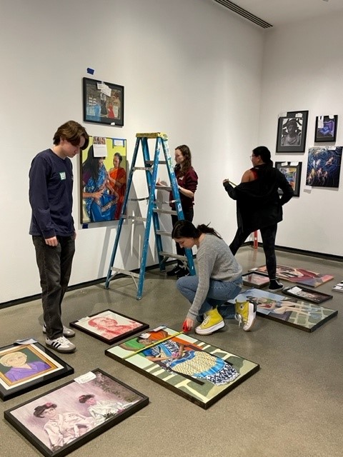 students install and exhibition